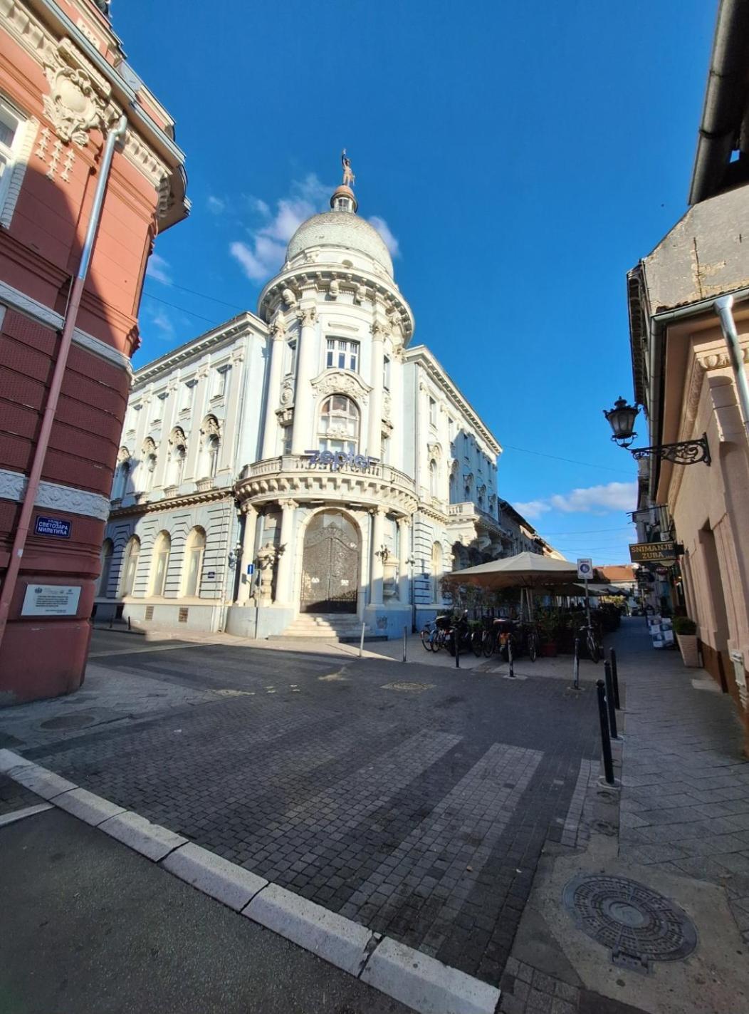 Hazelnut Apartment Novi Sad